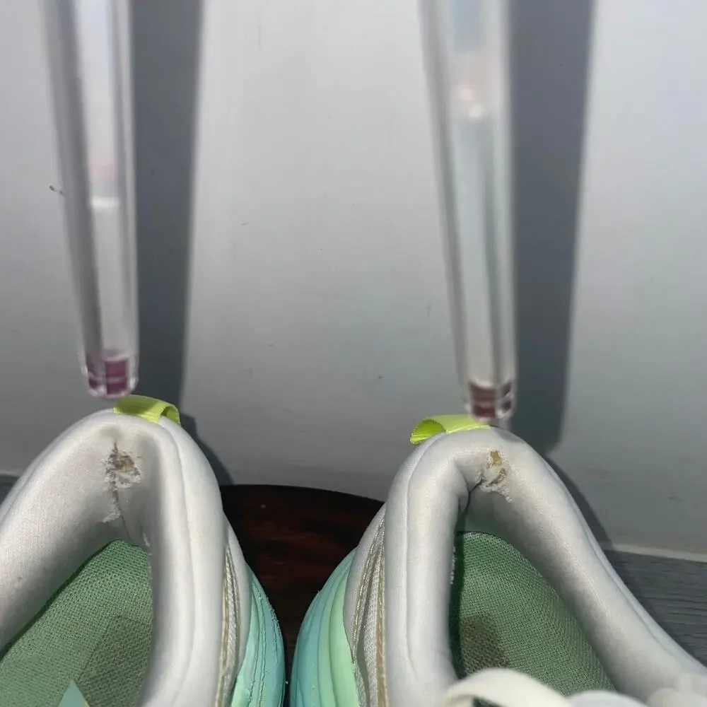 Hoka One One hoka one